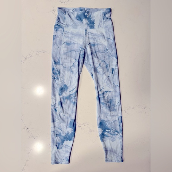 All in Motion Everyday Soft Ultra High-Waisted Leggings in Sky Blue Swirl - Picture 2 of 6